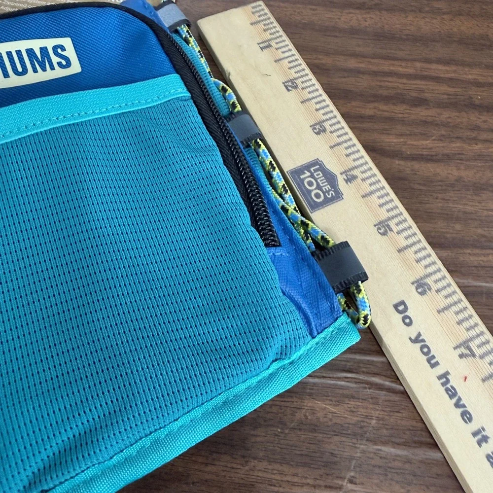 NEW Chums Rover Bottle Sling Unisex OS Bottle Sling Blue Teal Bungee Mesh Zipped
